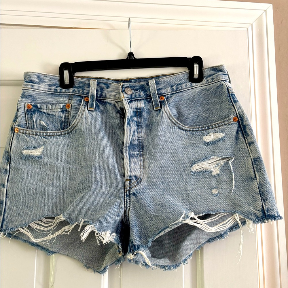 Levi’s 501 Distressed Denim Women Shorts